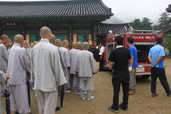 Chư Tăng Tổ đình Hải Ấn Tự, Hàn Quốc diễn tập xe cứu hỏa