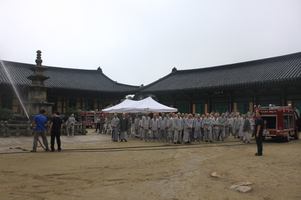 Chư Tăng Tổ đình Hải Ấn Tự, Hàn Quốc diễn tập xe cứu hỏa