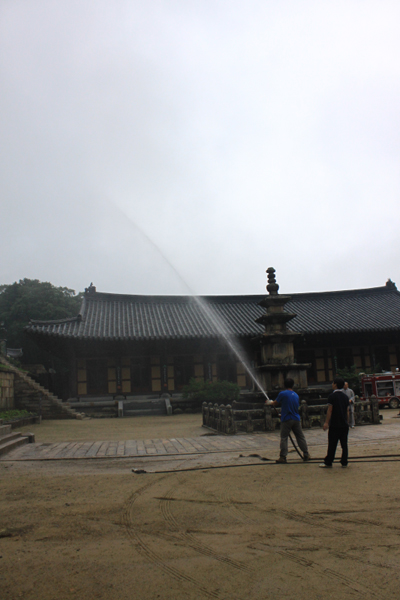 Chư Tăng Tổ đình Hải Ấn Tự, Hàn Quốc diễn tập xe cứu hỏa