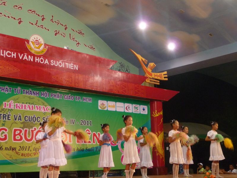 Hội trại Tuổi trẻ &amp; Cuộc sống lần IV: sôi nổi đêm tổng kết văn nghệ