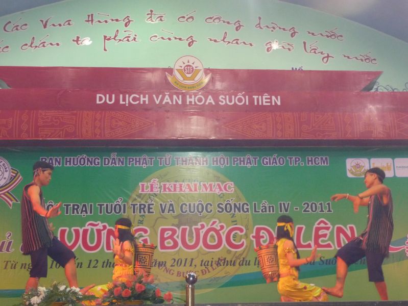 Hội trại Tuổi trẻ &amp; Cuộc sống lần IV: sôi nổi đêm tổng kết văn nghệ
