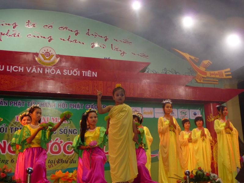 Hội trại Tuổi trẻ &amp; Cuộc sống lần IV: sôi nổi đêm tổng kết văn nghệ