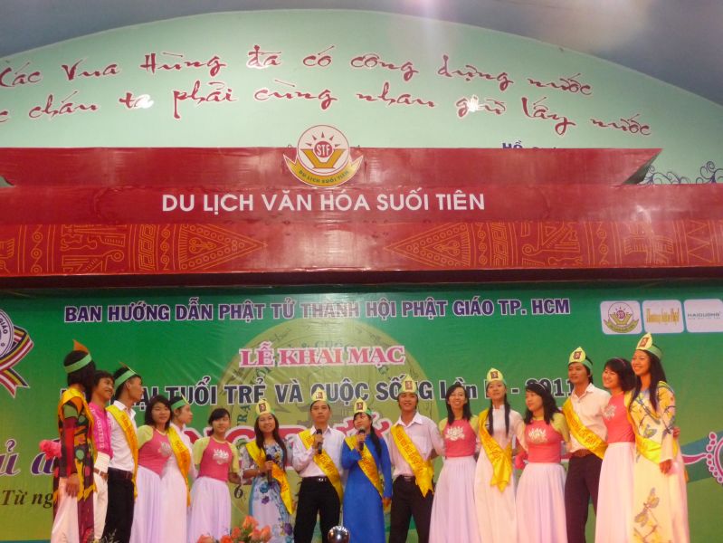 Hội trại Tuổi trẻ &amp; Cuộc sống lần IV: sôi nổi đêm tổng kết văn nghệ