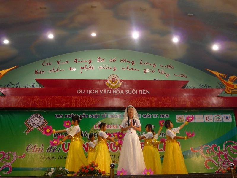 Hội trại Tuổi trẻ &amp; Cuộc sống lần IV: sôi nổi đêm tổng kết văn nghệ