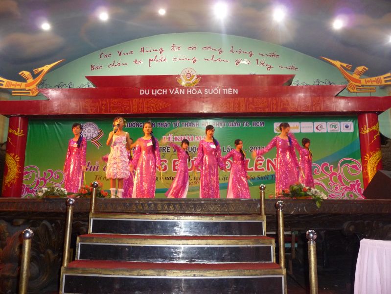 Hội trại Tuổi trẻ &amp; Cuộc sống lần IV: sôi nổi đêm tổng kết văn nghệ