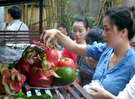 Hàng ngàn người chen chân ở chùa Phúc Khánh ngày lễ Vu Lan