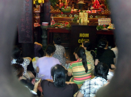 Hàng ngàn người chen chân ở chùa Phúc Khánh ngày lễ Vu Lan