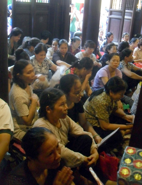 Hàng ngàn người chen chân ở chùa Phúc Khánh ngày lễ Vu Lan