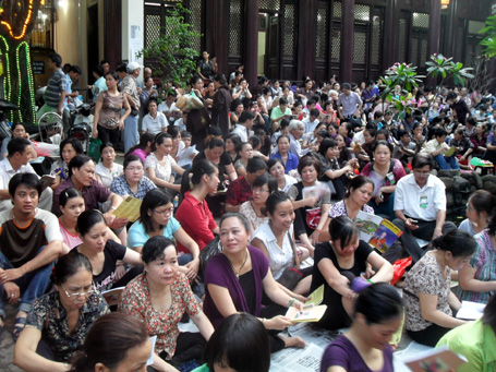 Hàng ngàn người chen chân ở chùa Phúc Khánh ngày lễ Vu Lan