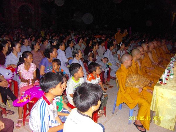 Đêm văn nghệ “ đóa sen từ bi” được tổ chức tại Tịnh xá Ngọc Minh