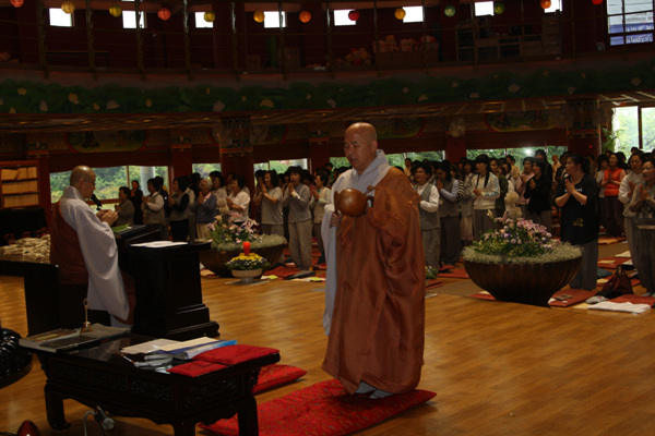 Hình ảnh Bố tát chùa Hoằng Pháp, Hàn Quốc