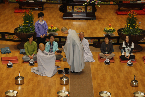 Hình ảnh Bố tát chùa Hoằng Pháp, Hàn Quốc