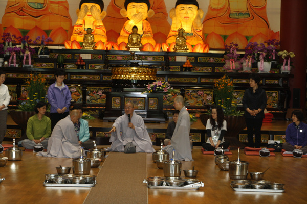 Hình ảnh Bố tát chùa Hoằng Pháp, Hàn Quốc