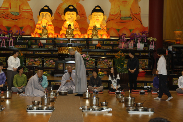 Hình ảnh Bố tát chùa Hoằng Pháp, Hàn Quốc