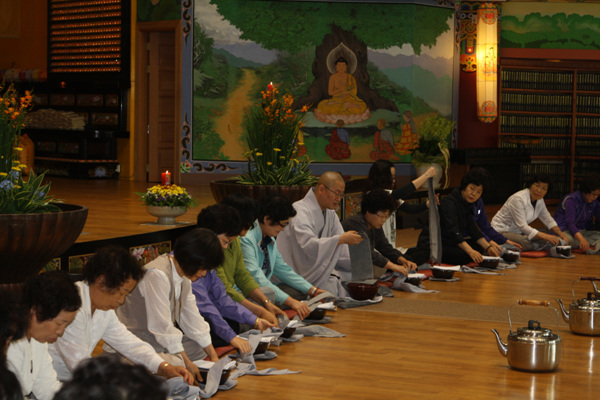 Hình ảnh Bố tát chùa Hoằng Pháp, Hàn Quốc