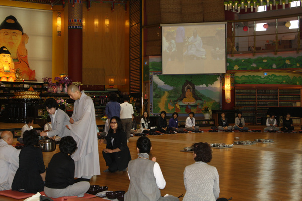 Hình ảnh Bố tát chùa Hoằng Pháp, Hàn Quốc