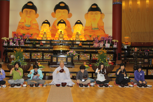 Hình ảnh Bố tát chùa Hoằng Pháp, Hàn Quốc