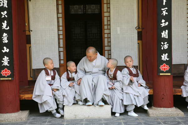 Các tiểu Hòa thượng về Tổ đình Thông Độ Hàn Quốc