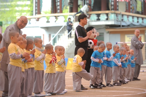 Phật giáo Hàn Quốc : Giải bóng đá chào mừng Phật Đản PL. 2555