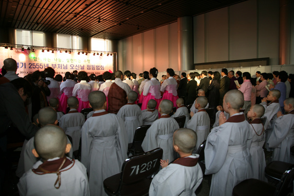 Tiểu Tí hon Hoằng Pháp Tự  -  Sinh hoạt mùa Phật Đản Hàn Quốc