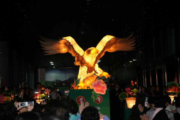 Tiểu Tí hon Hoằng Pháp Tự  -  Sinh hoạt mùa Phật Đản Hàn Quốc