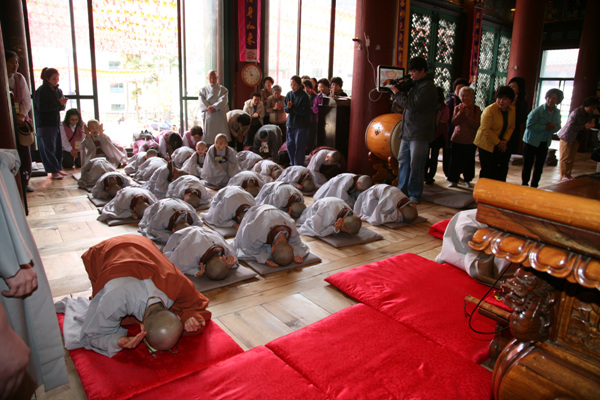 Tiểu Tí hon Hoằng Pháp Tự  -  Sinh hoạt mùa Phật Đản Hàn Quốc