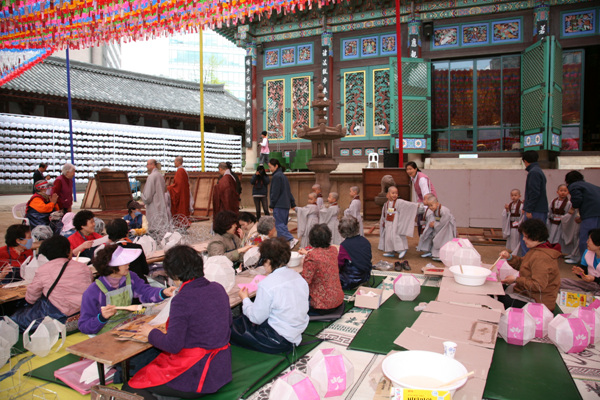 Tiểu Tí hon Hoằng Pháp Tự  -  Sinh hoạt mùa Phật Đản Hàn Quốc