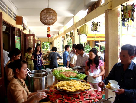 Người Sài Gòn rủ nhau ăn chay cầu an