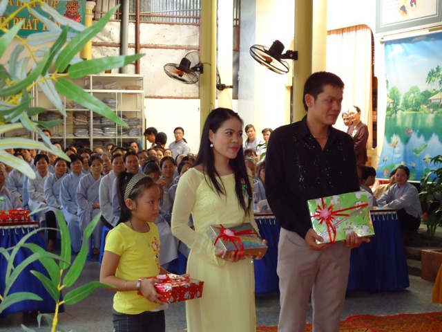 Thành phố Vũng Tàu: Chùa Vạn Phước đại lễ Vu Lan-Dâng y cúng dường