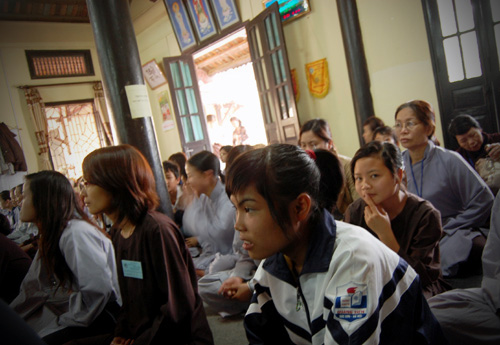 Giới trẻ rủ nhau lên chùa &#039;đi tu&#039;