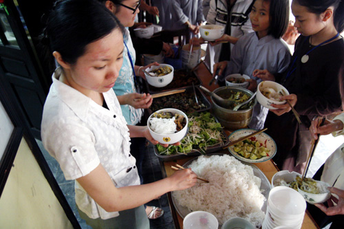 Giới trẻ rủ nhau lên chùa &#039;đi tu&#039;