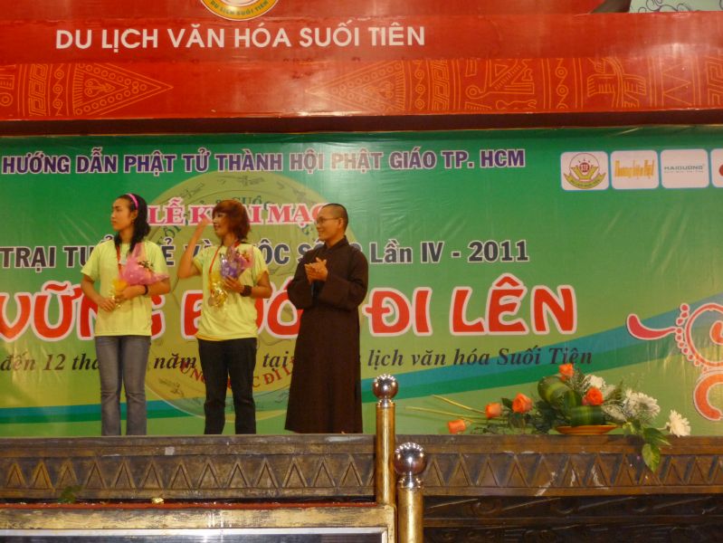 Hội trại Tuổi trẻ &amp; Cuộc sống lần IV: sôi nổi đêm tổng kết văn nghệ
