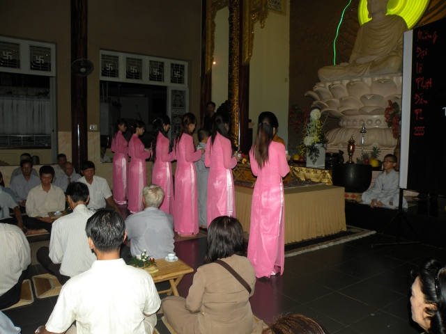 Tưng bừng mừng khánh đản 2555