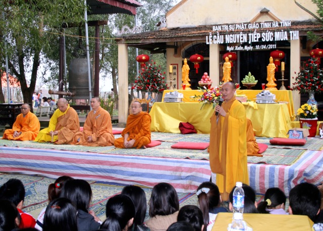 Hà Tĩnh: Gần 3000 em dự tư vấn, cầu nguyện mùa thi