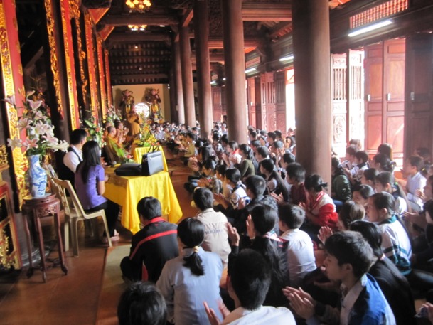 Hà Tĩnh: Gần 3000 em dự tư vấn, cầu nguyện mùa thi