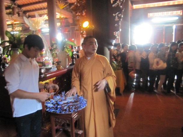 Hà Tĩnh: Gần 3000 em dự tư vấn, cầu nguyện mùa thi