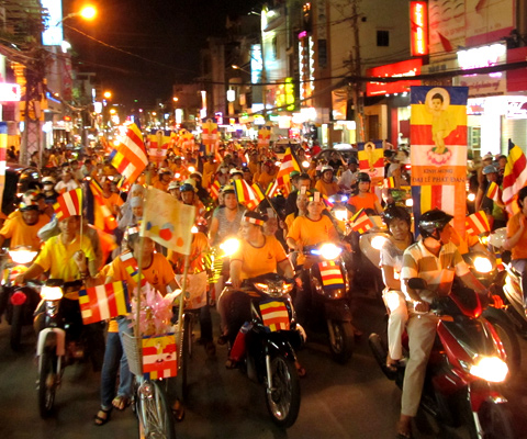 Người Sài Gòn nô nức mừng lễ Phật đản