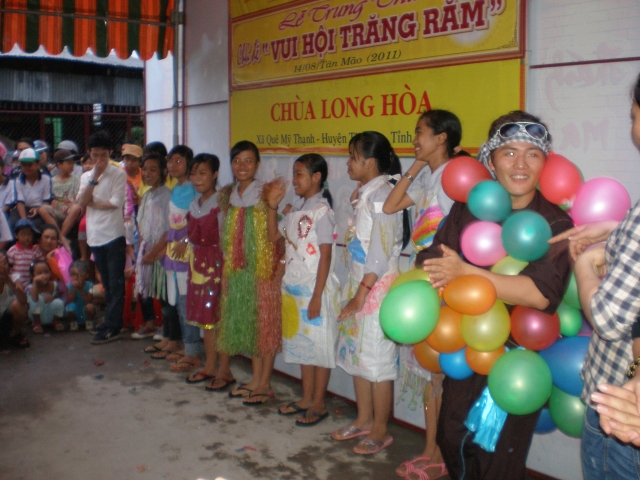 Lễ hội Trung Thu 2011 tại chùa Long Hòa