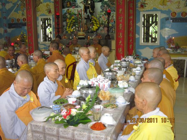 BRVT: Đại lễ Vu Lan – dâng cúng pháp Bảo, pháp Y tại chùa Từ Hiếu