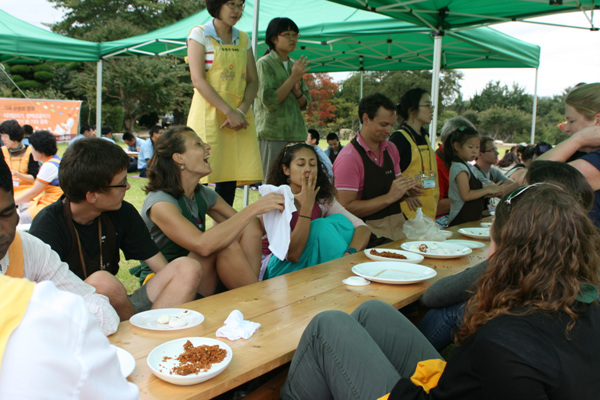 Chùa Hoằng Pháp, Hàn Quốc & tổ chức sự kiện văn hóa cho khách ngoại quốc