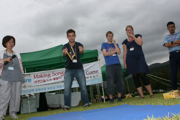 Chùa Hoằng Pháp, Hàn Quốc & tổ chức sự kiện văn hóa cho khách ngoại quốc