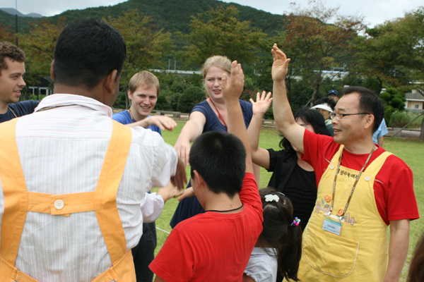 Chùa Hoằng Pháp, Hàn Quốc & tổ chức sự kiện văn hóa cho khách ngoại quốc