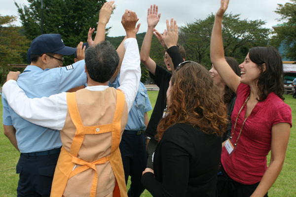 Chùa Hoằng Pháp, Hàn Quốc & tổ chức sự kiện văn hóa cho khách ngoại quốc