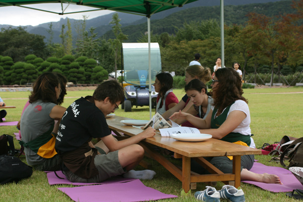 Chùa Hoằng Pháp, Hàn Quốc & tổ chức sự kiện văn hóa cho khách ngoại quốc