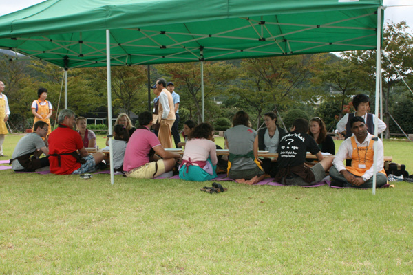 Chùa Hoằng Pháp, Hàn Quốc & tổ chức sự kiện văn hóa cho khách ngoại quốc