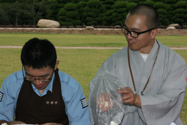 Chùa Hoằng Pháp, Hàn Quốc & tổ chức sự kiện văn hóa cho khách ngoại quốc