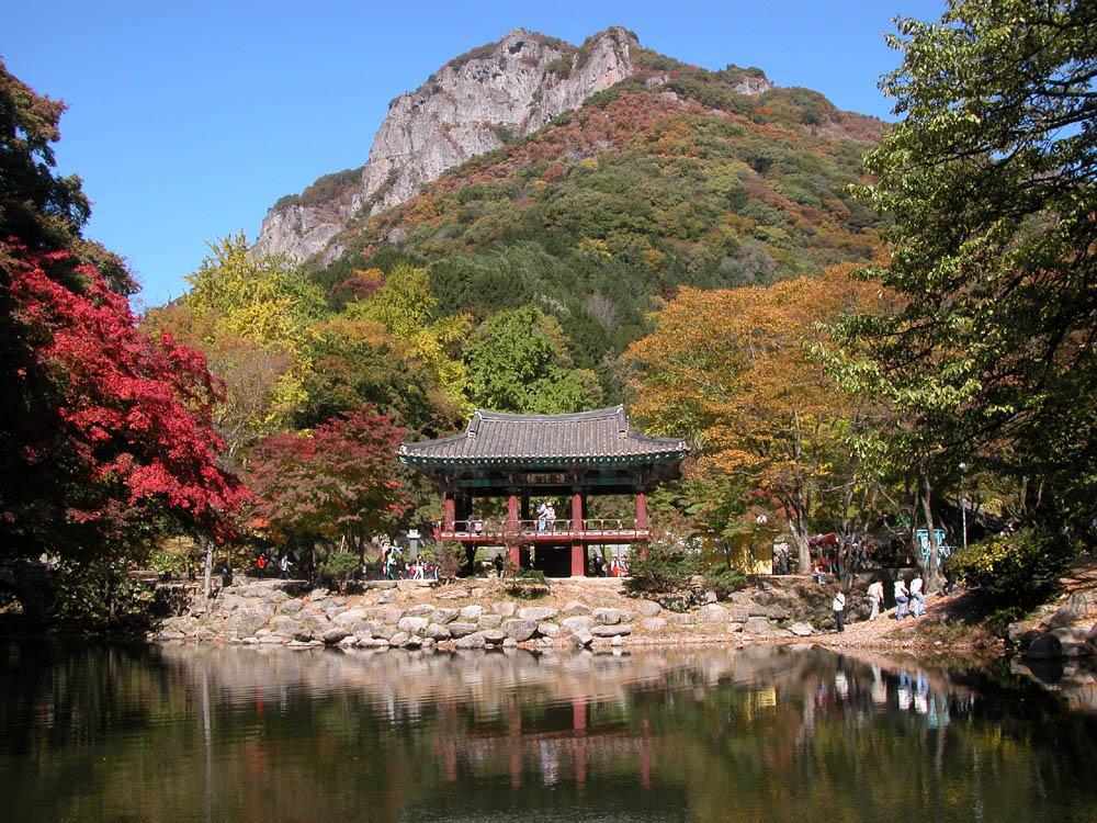 Bạch Dương Cổ Tự (백양사 -白羊寺) với núi rừng đẹp