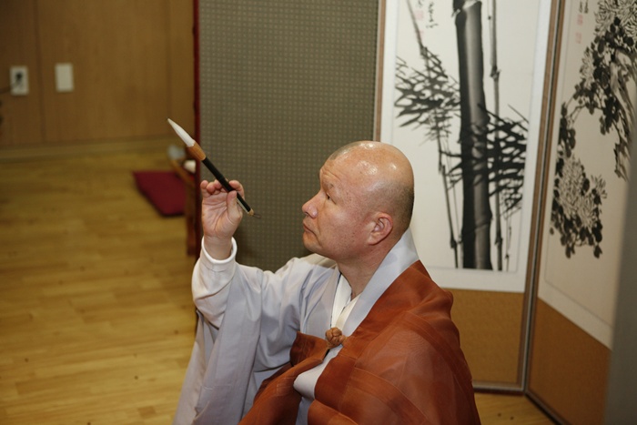 Hàn Quốc : Cảnh Sát quận Giang Nam (Gangnam - 江南) An vị Phật