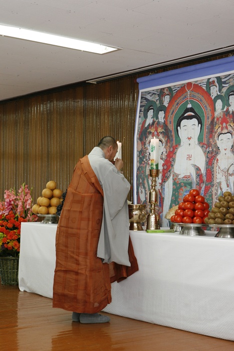 Hàn Quốc : Cảnh Sát quận Giang Nam (Gangnam - 江南) An vị Phật