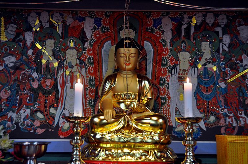 Hàn Quốc : Cảnh Sát quận Giang Nam (Gangnam - 江南) An vị Phật